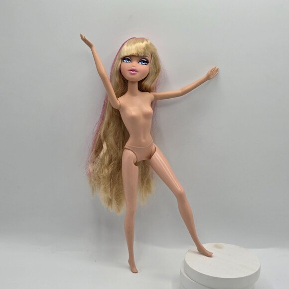 Bratz Cloe Featherageous Doll Head On Barbie Body Franken Doll - Picture 1 of 7